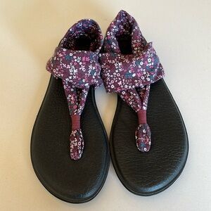 Sanuk Yoga Sling size 9 plum mini floral